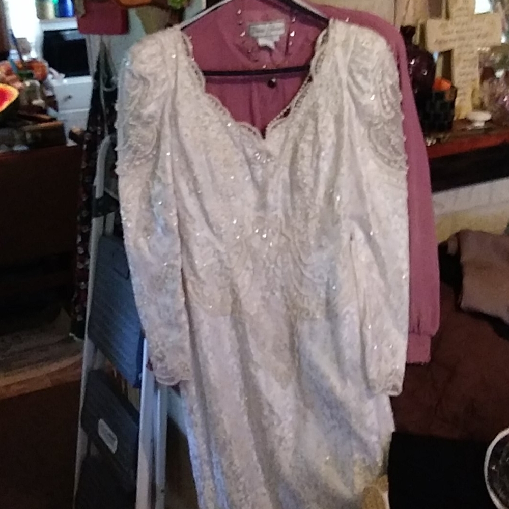 Copy Gorgeous Never worn Wedding Dress